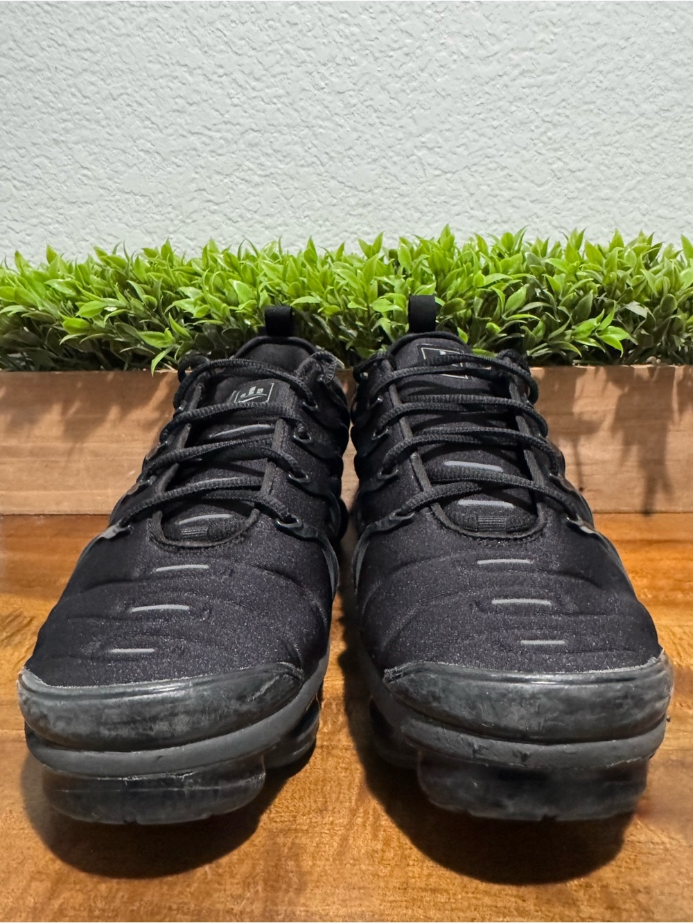 Nike Air VaporMax Plus Low Triple Black Running Shoes 924453-004 Mens Size 9.5 - Picture 3 of 11